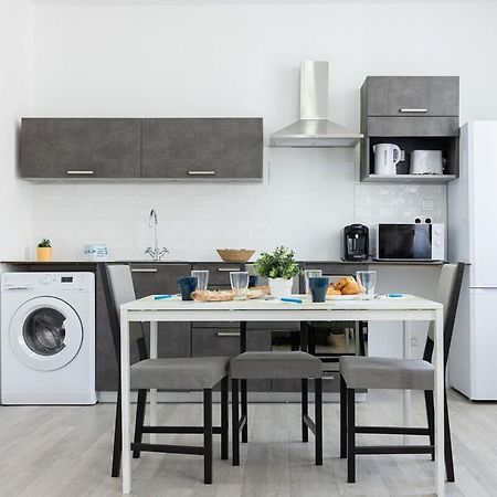 Le 29 - Emplacement Ideal Pour Ce T2 Еперне Екстериор снимка